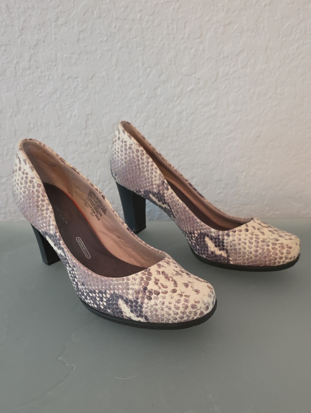 Rockport Snake-Print Pumps in Cream and Gray Size 8